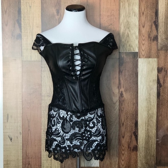 Gothic Elvira-Style Lace Corset Bustier – Faux Leather, Black, Medium - Picture 4 of 8